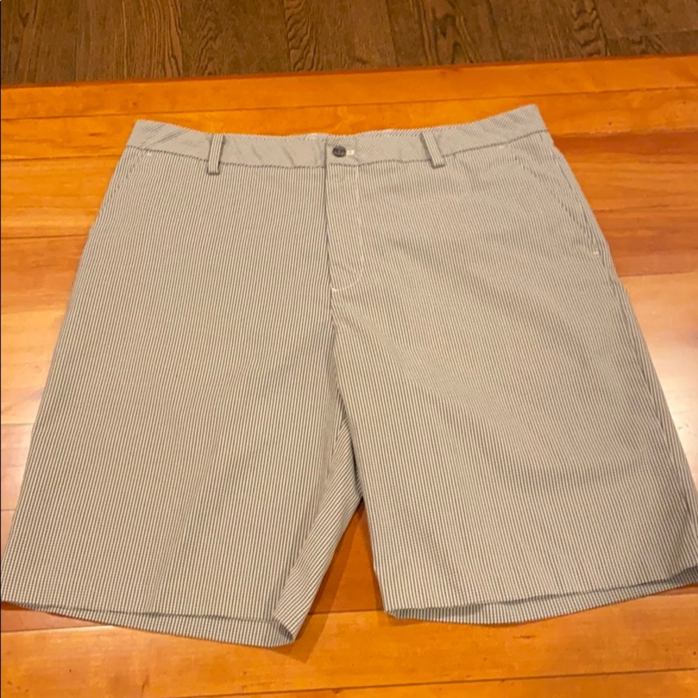 ASHWORTH shorts size 36.
